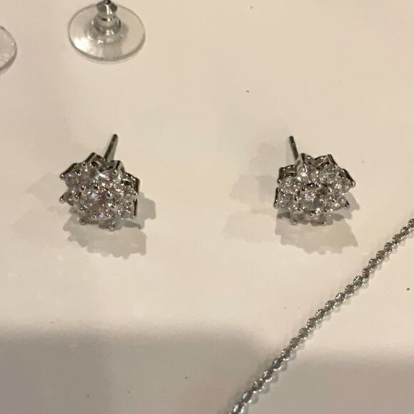 3 piece earring necklace set - Picture 2 of 3